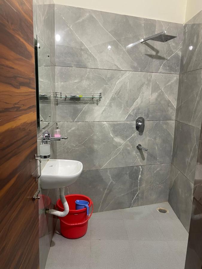 Homestay Comforts 500M From Amritsar Airport エクステリア 写真