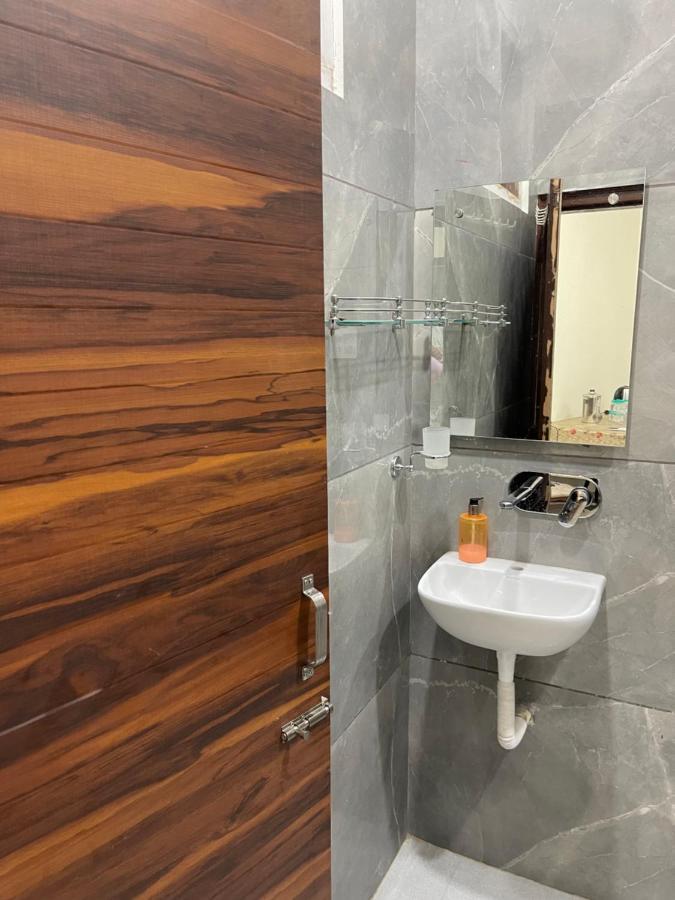 Homestay Comforts 500M From Amritsar Airport エクステリア 写真