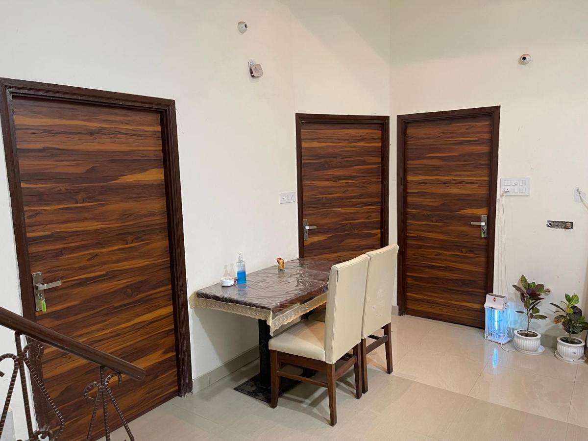 Homestay Comforts 500M From Amritsar Airport エクステリア 写真